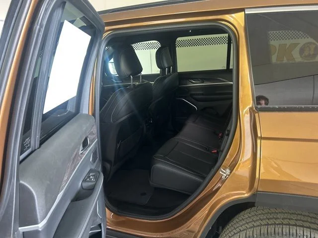 New 2026 Copper Shino Metallic Clear-Coat Exterior Paint Jeep Limited image 9