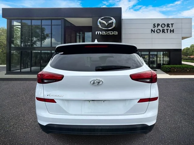 Used 2020 White Hyundai SE image 4