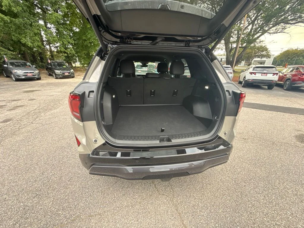 Used 2026  GMC AT4 image 7