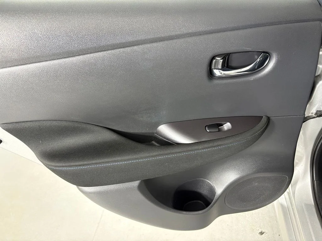 Used 2025 Silver Nissan S image 34