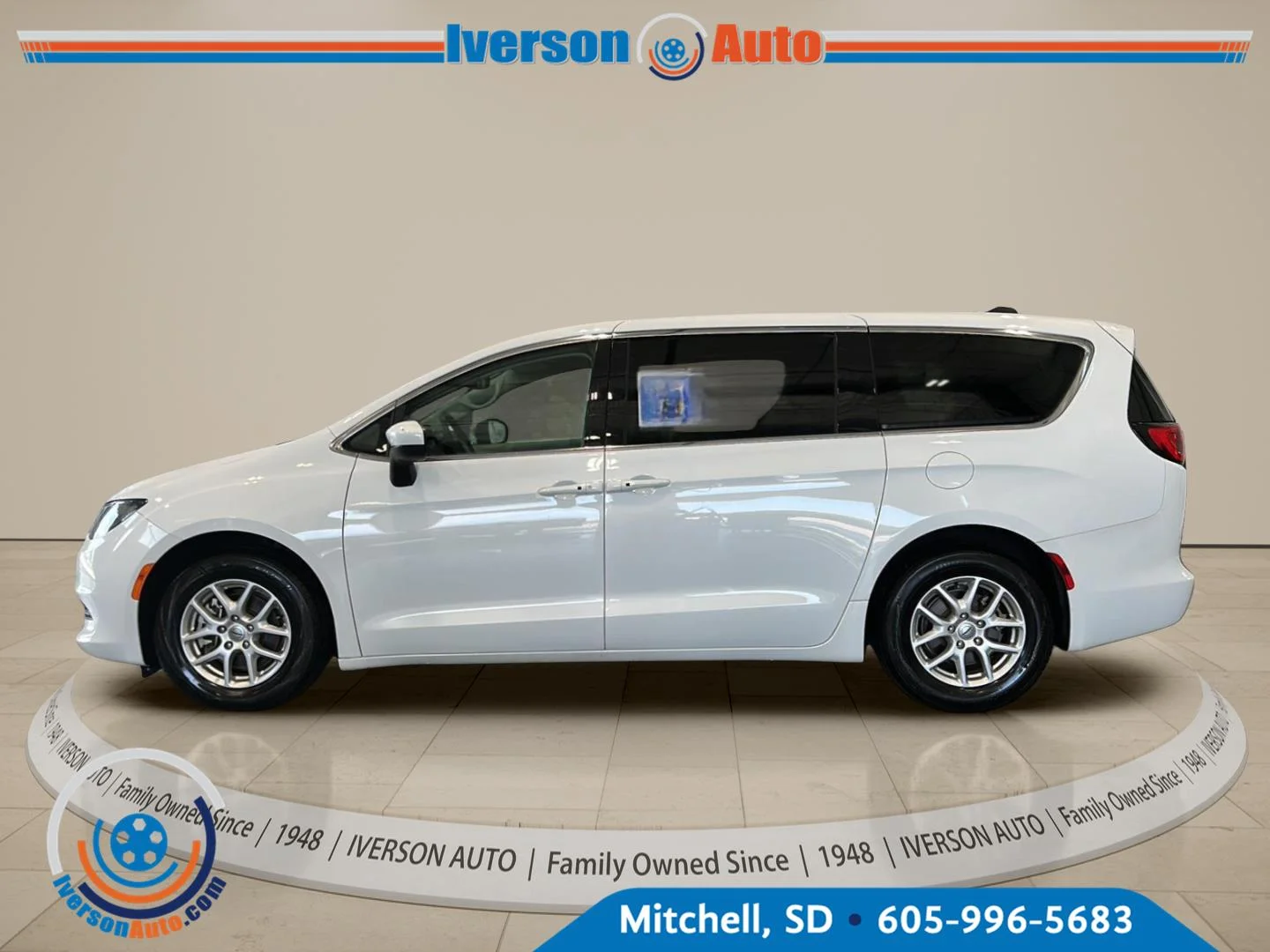 Used 2023 Bright White Clearcoat Chrysler LX image 4