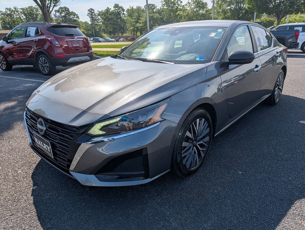 Used 2025 Gray Nissan 2.5 SV image 4