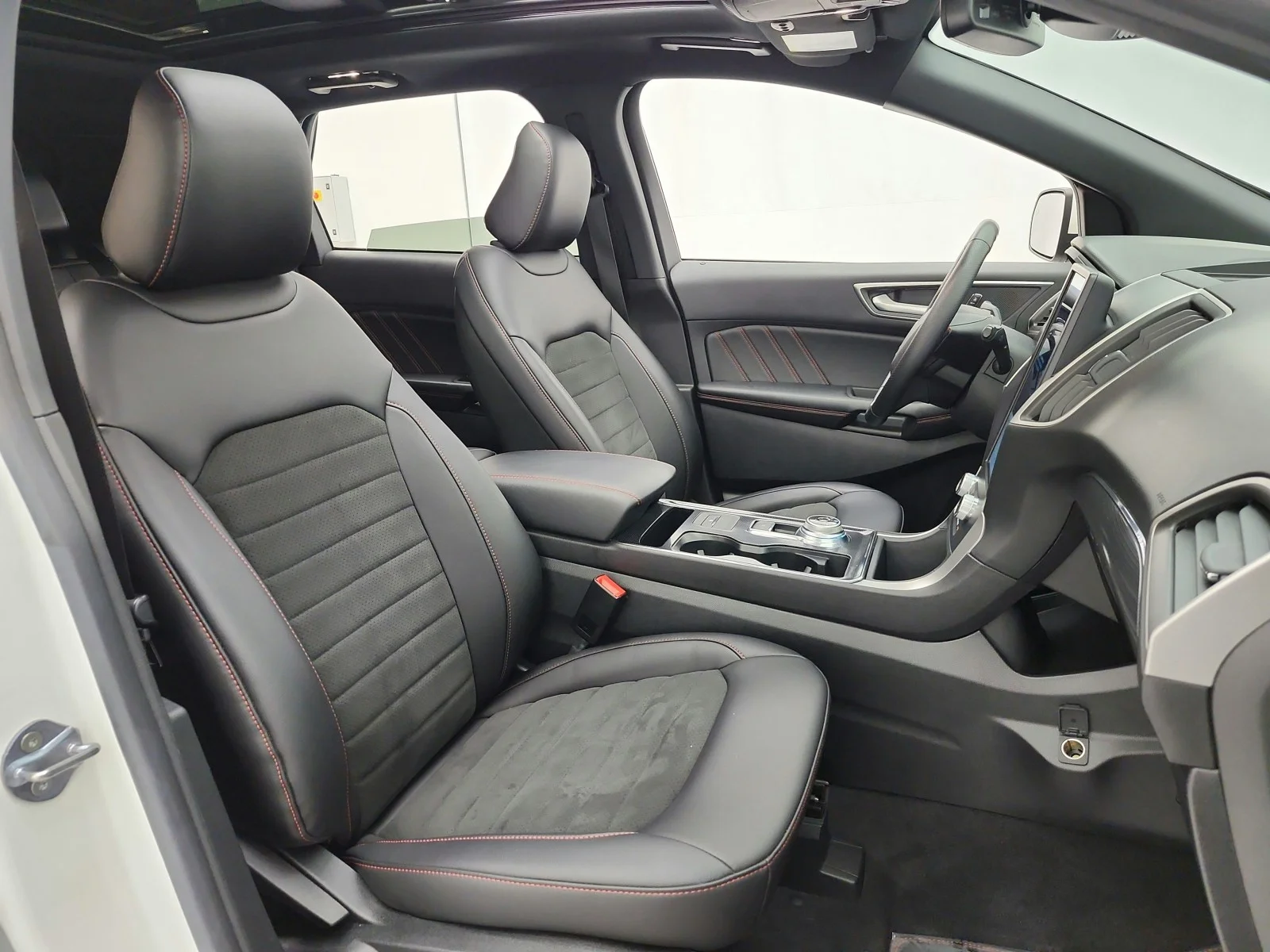 Used 2022 Star White Metallic Tri-Coat Ford ST-Line AWD image 20