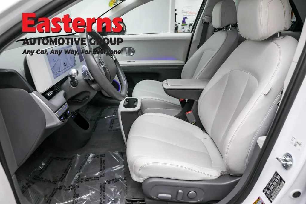 Used 2023 White Hyundai SEL image 14