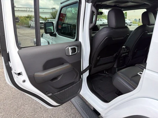New 2027 White/off-white Jeep Sahara image 10