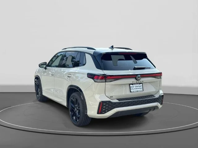 2026 Volkswagen Tiguan photo 3