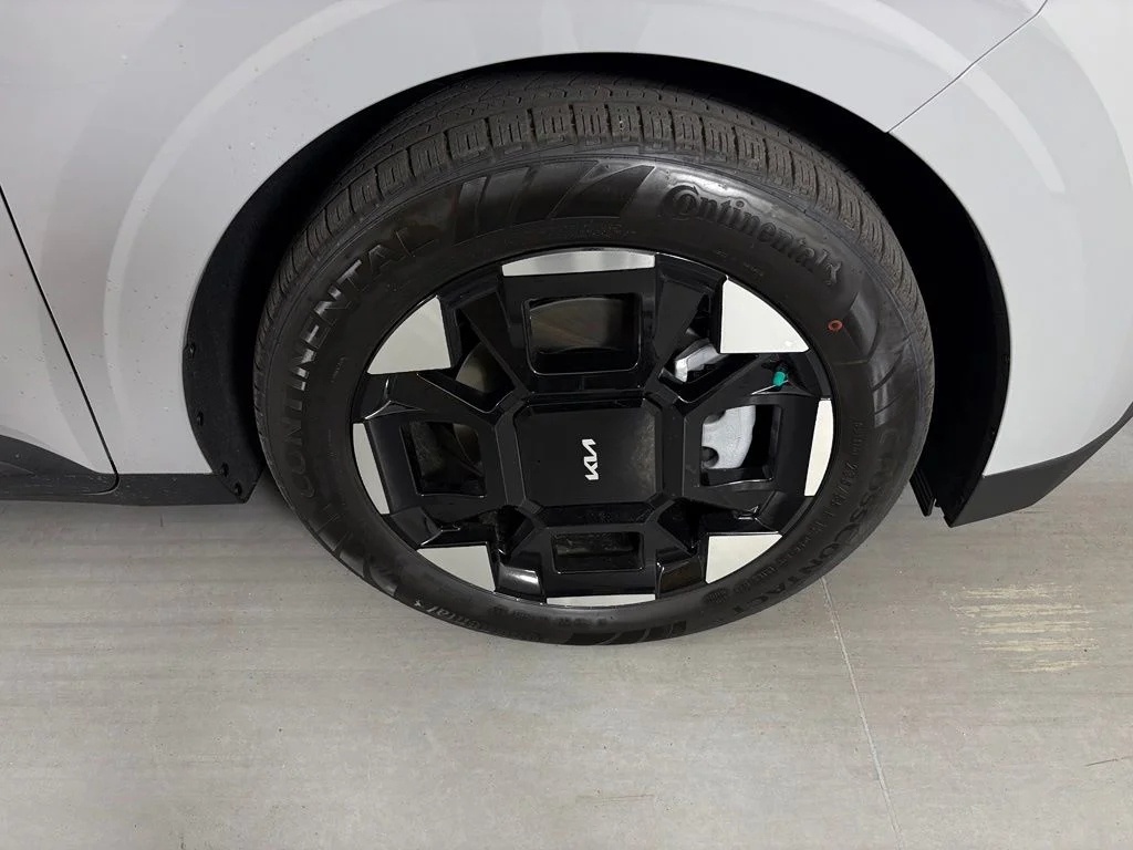 New 2026 Ceramic Silver Kia EX image 9