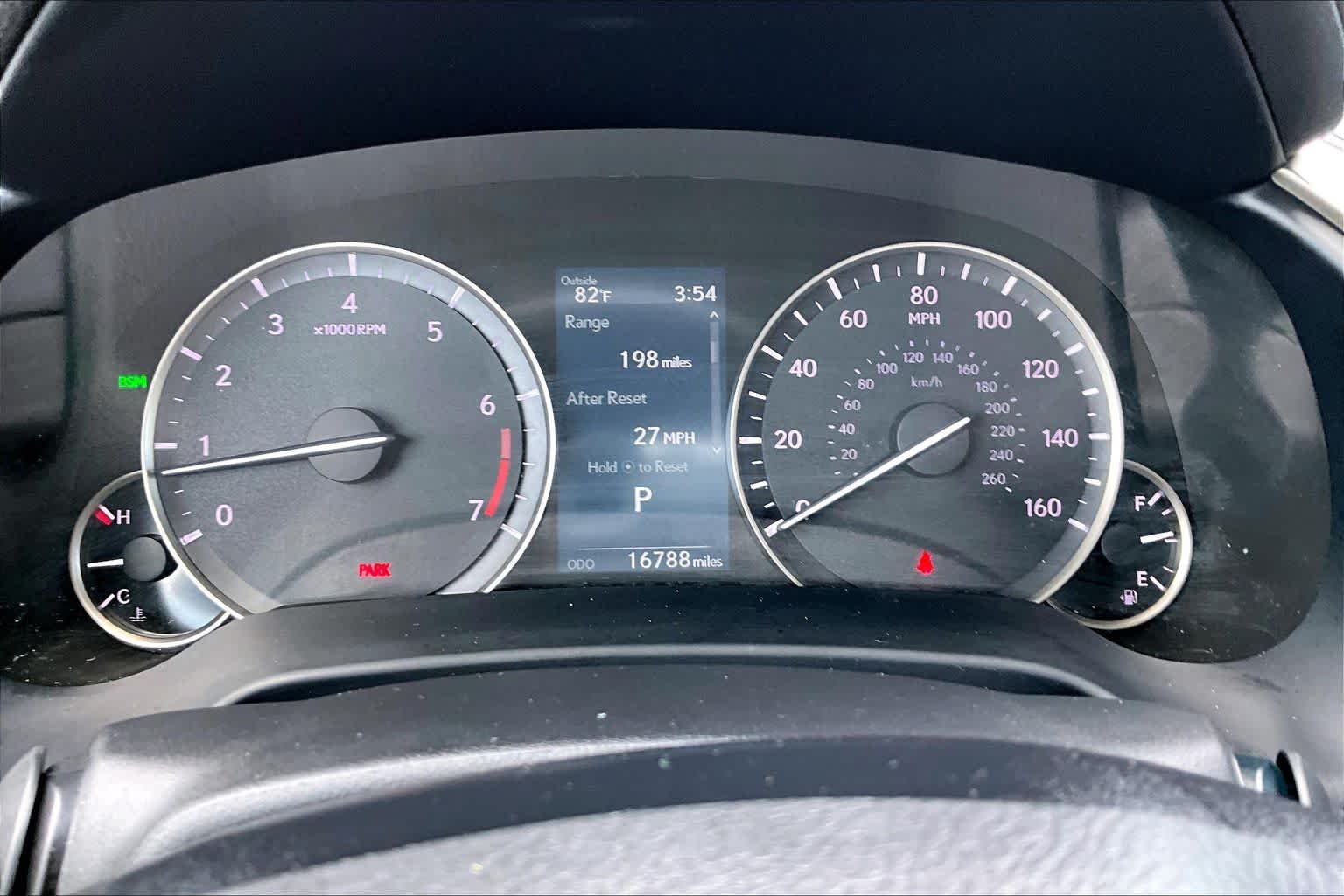 Used 2022 Nori Green Pearl Lexus  image 24