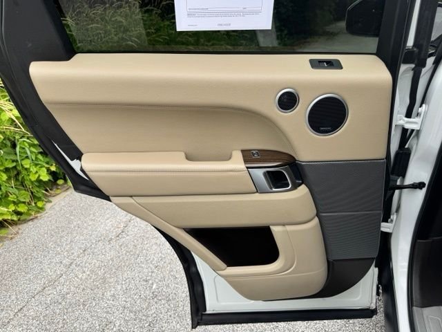 Used 2017 Fuji White Land Rover 3.0L V6 Supercharged HSE image 11