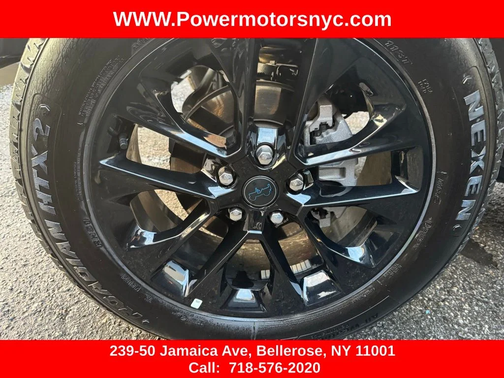 Used 2025 Gray Jeep Sahara 4xe image 17