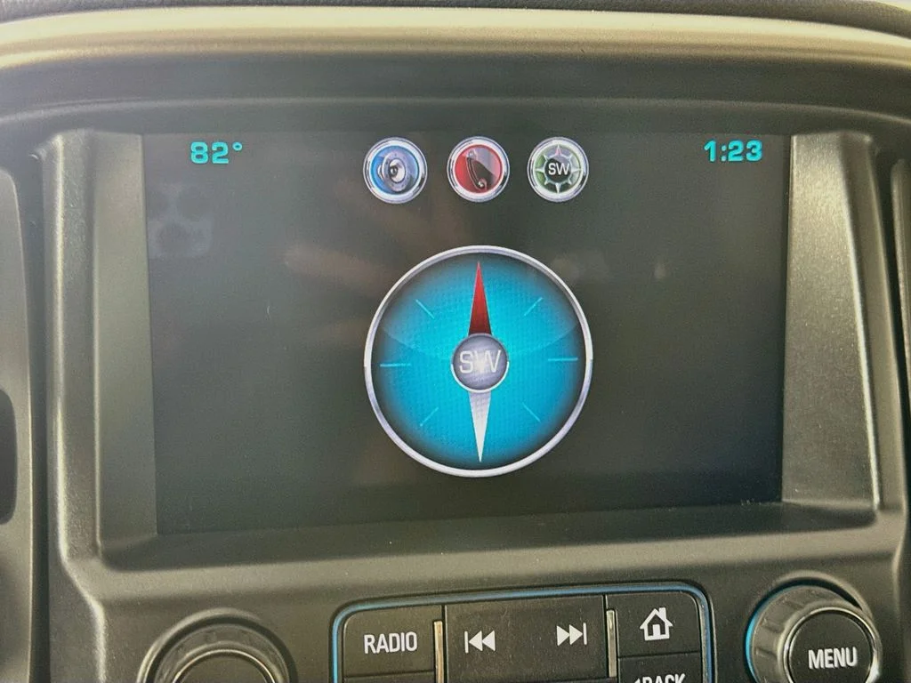 Used 2015 White Chevrolet Z71 image 15