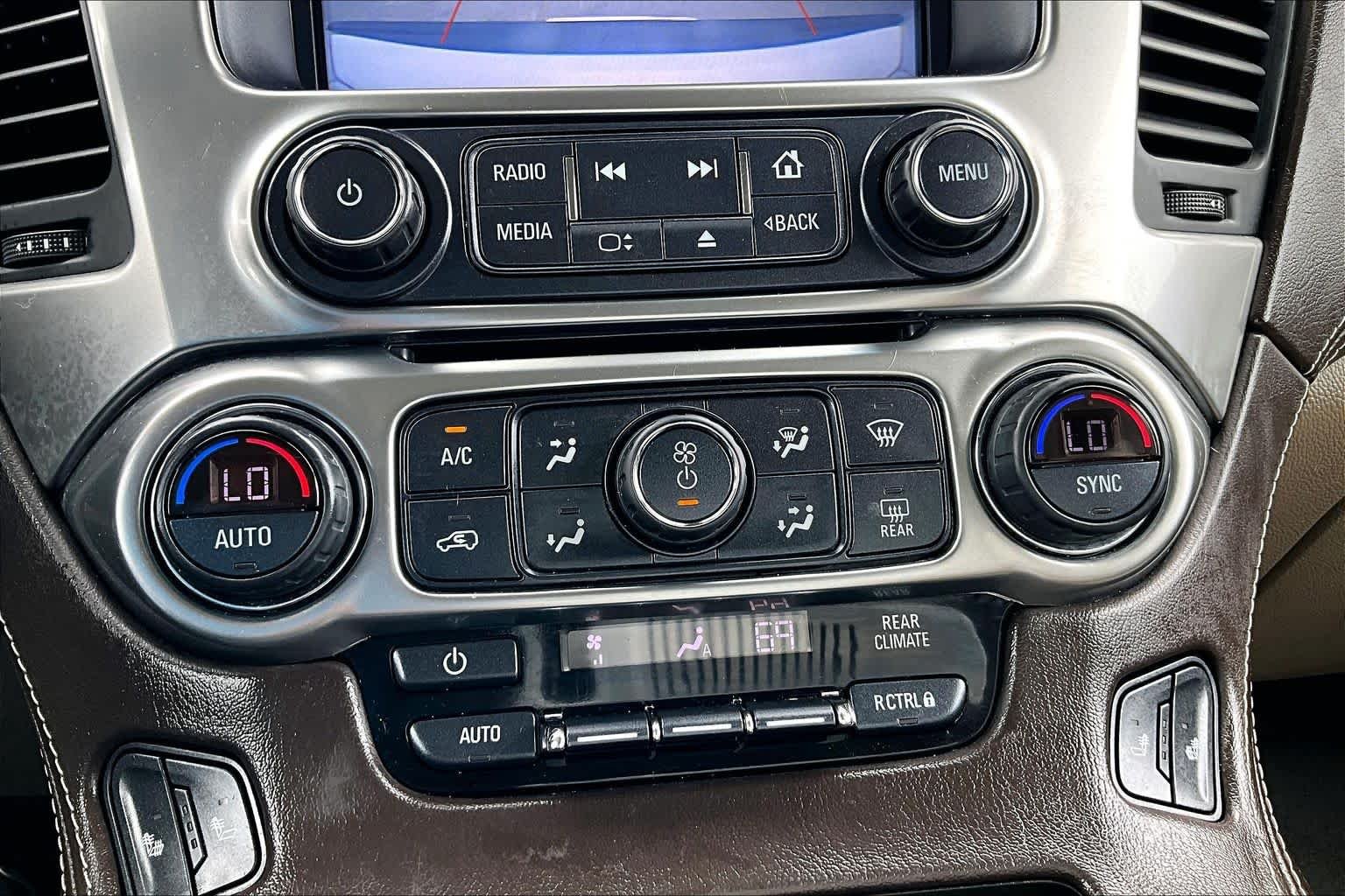 Used 2019 Iridescent Pearl Tricoat Chevrolet LT image 34