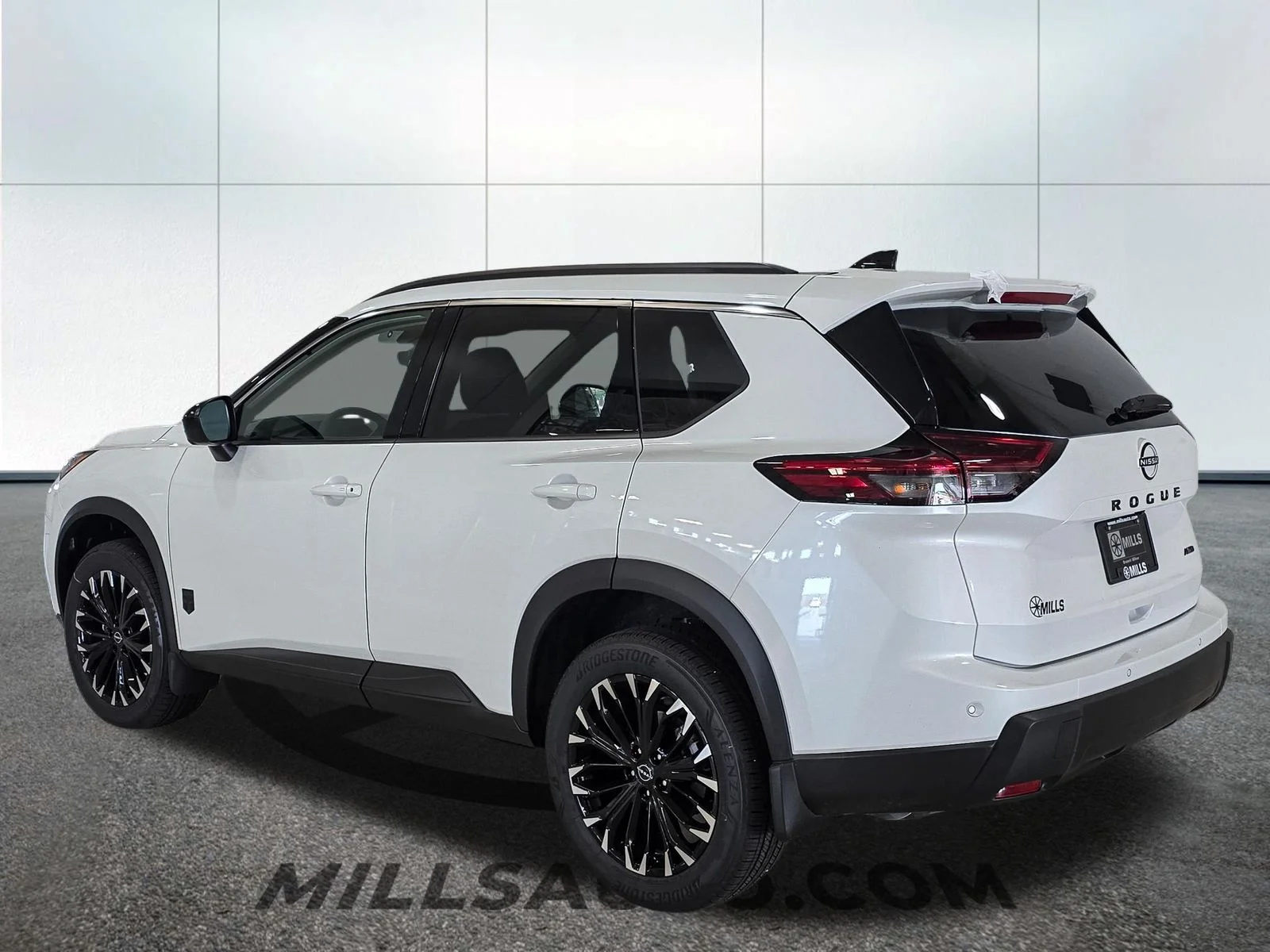New 2026 Everest White Pearl TriCoat Nissan Dark Armor™ image 4