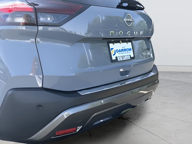 Used 2023 Gray Nissan SL image 5