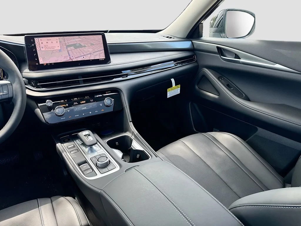 New 2027 RADIANT WHITE INFINITI Pure FWD image 24