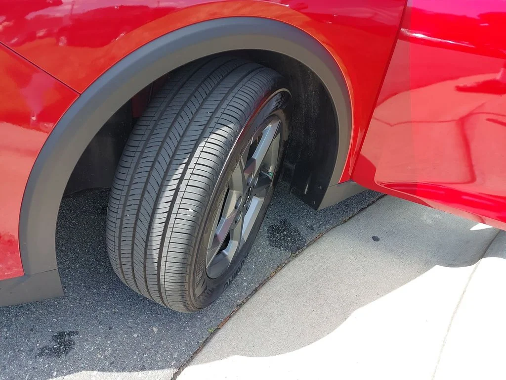 Used 2025 Red Kia LXS image 29