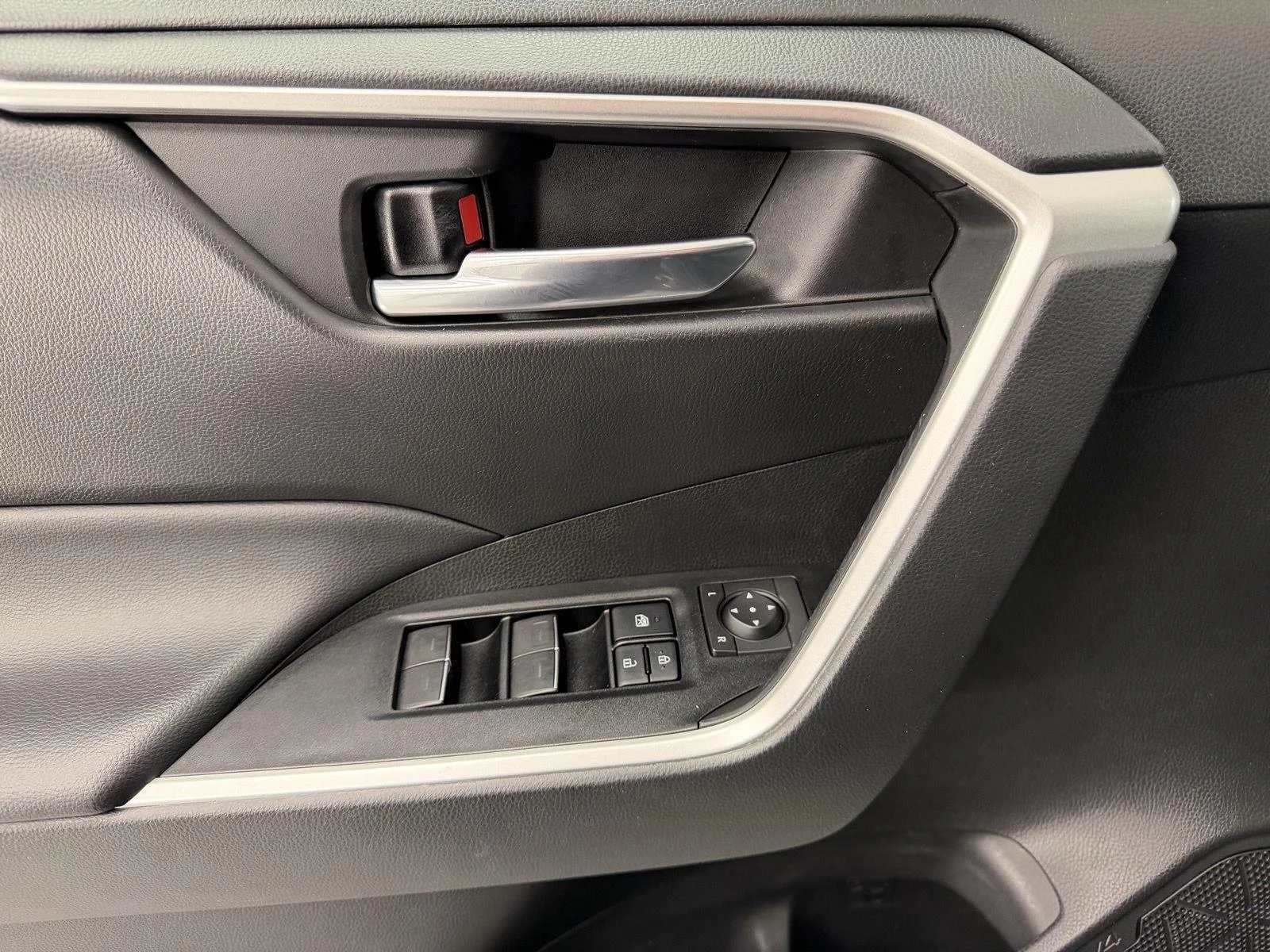 Used 2022 Magnetic Gray Metallic Toyota XLE image 10