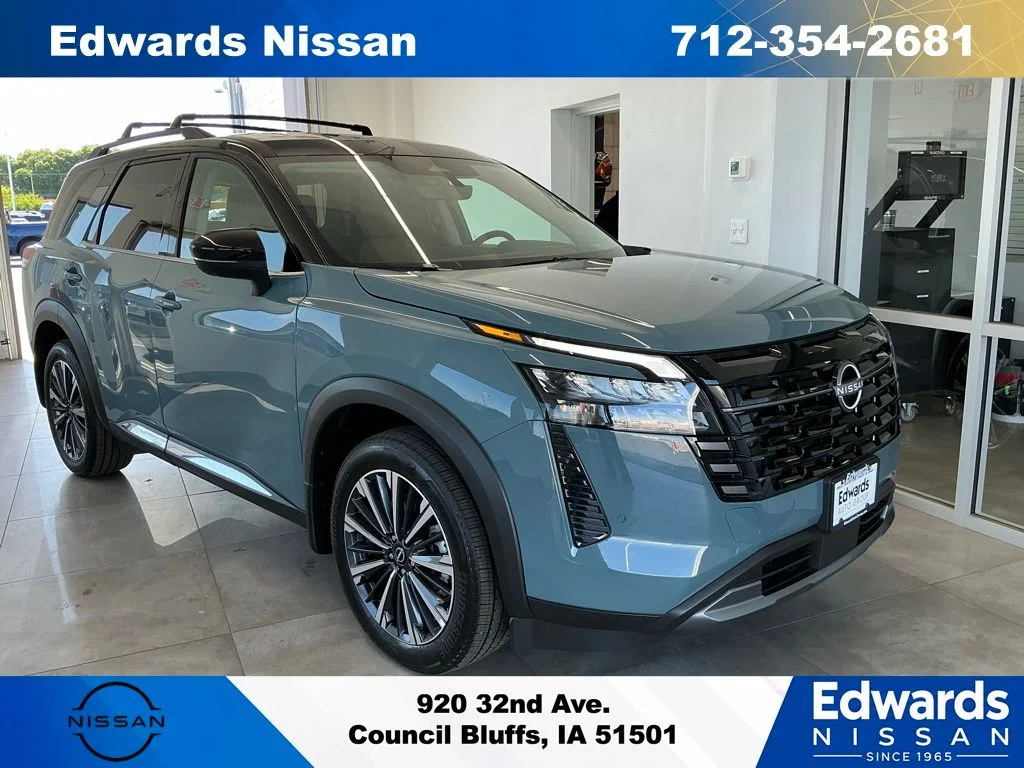 2026 Nissan Pathfinder Platinum 4WD's photo