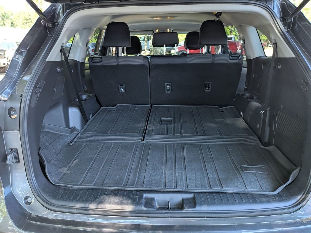 Used 2022 Gray Toyota L image 25