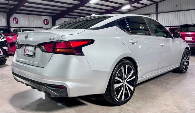 Used 2021 Silver Nissan 2.5 SR image 2