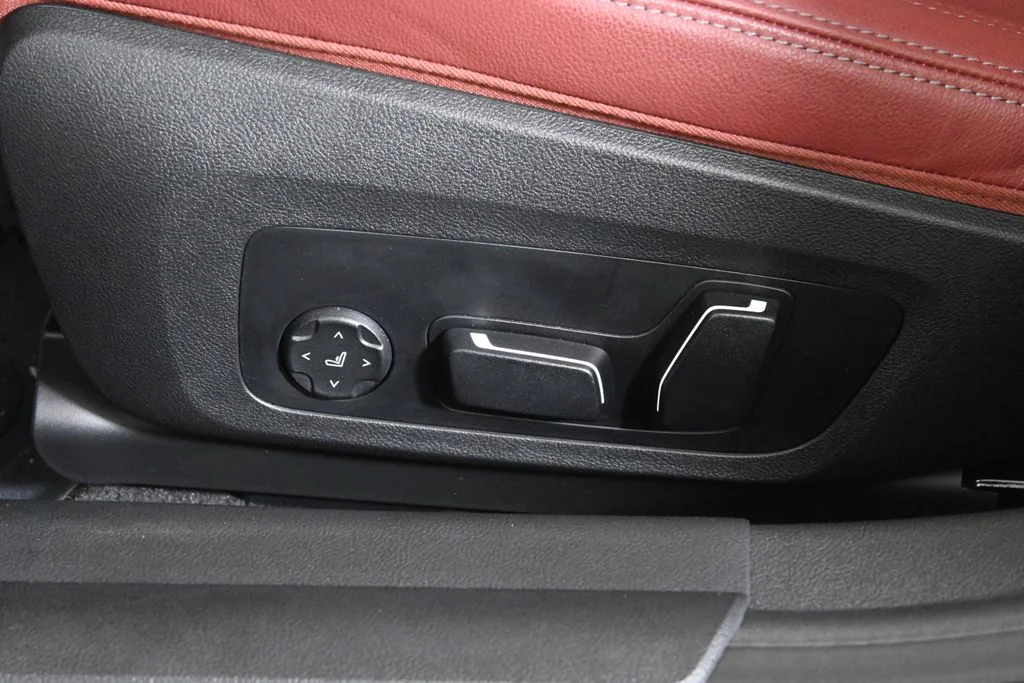 Certified Used 2025 White BMW M50 image 24