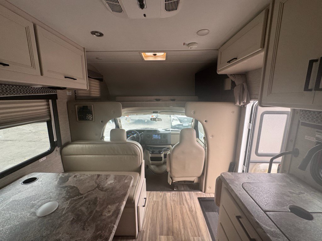 Used 2023  Thor 22B image 6