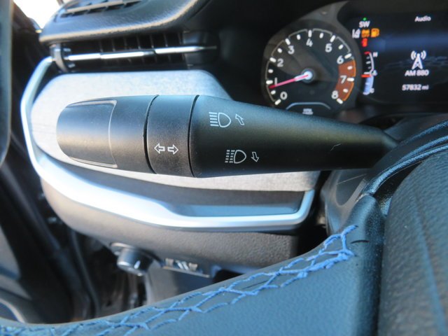 Used 2022 Granite Crystal Metallic Clearcoat Jeep Latitude image 29