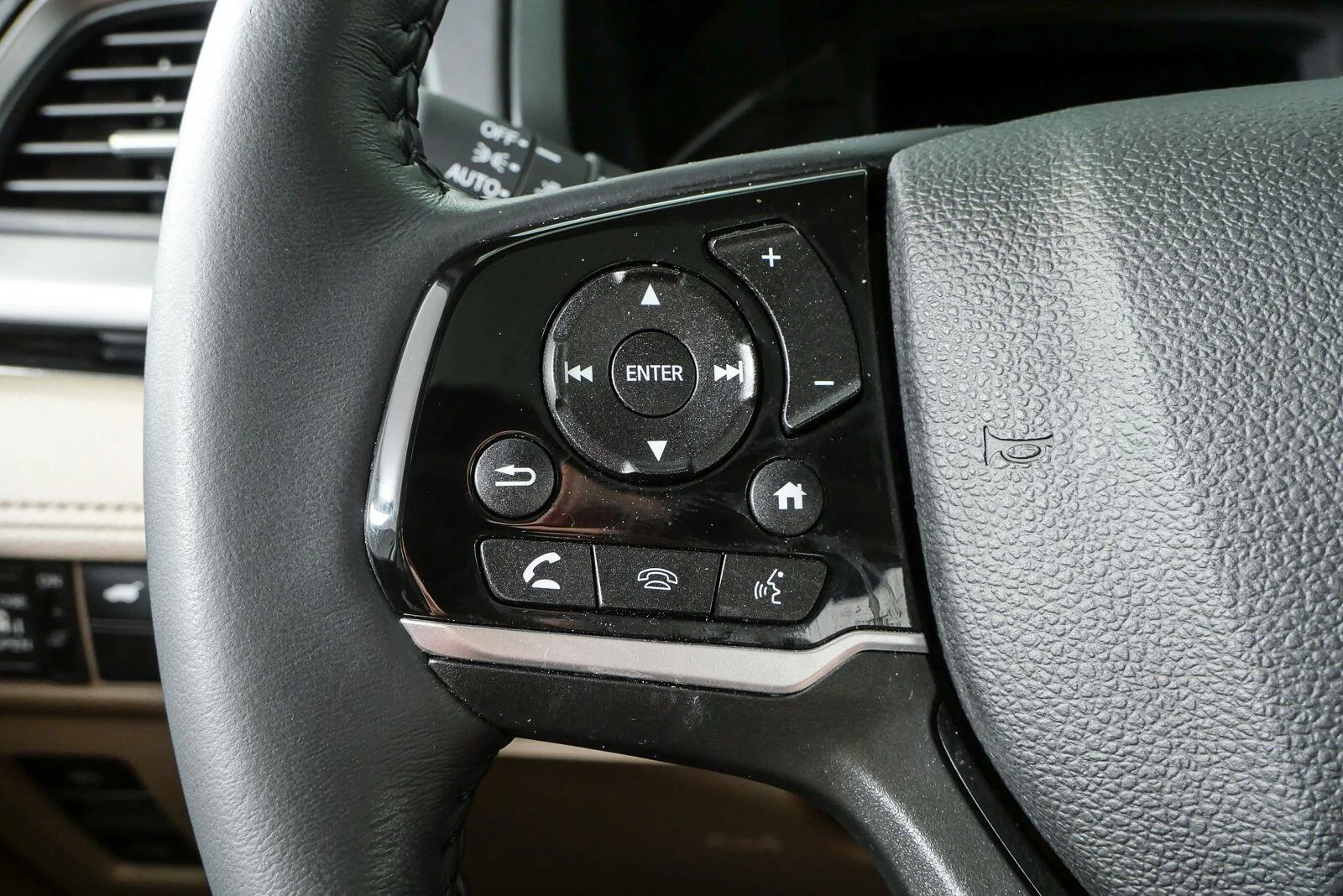 Used 2024 Platinum White Pearl Honda Touring image 10