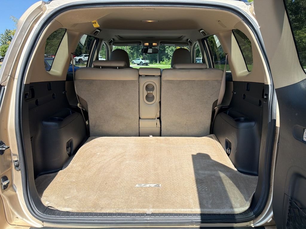 Used 2011  Toyota Limited image 27