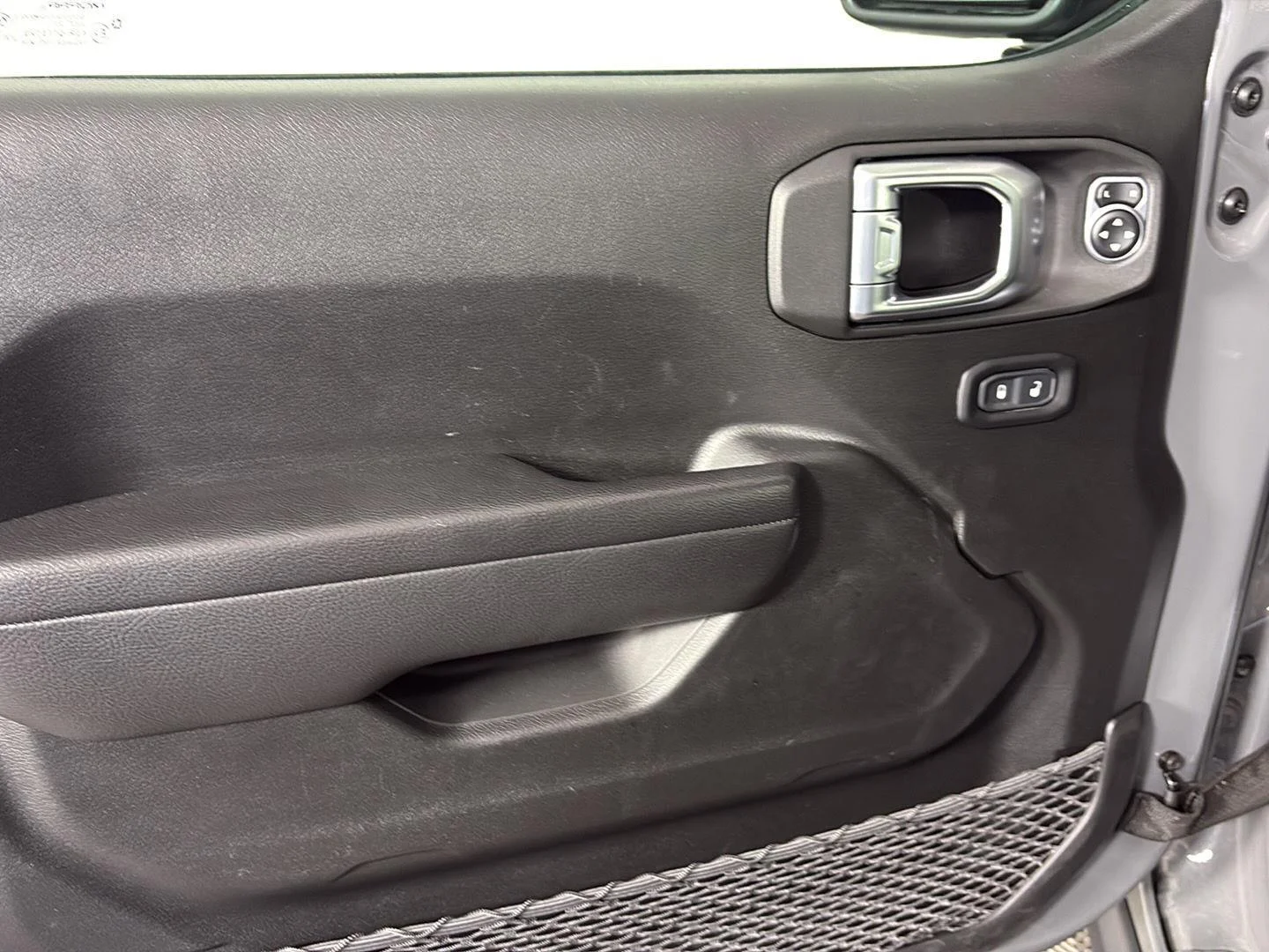 Used 2023 Sting-Gray Clearcoat Jeep Rubicon image 29