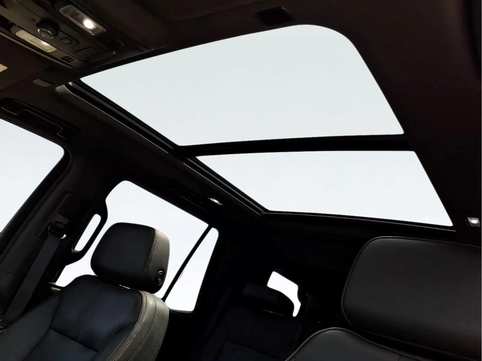 Used 2023 BLACK Chevrolet RST image 25