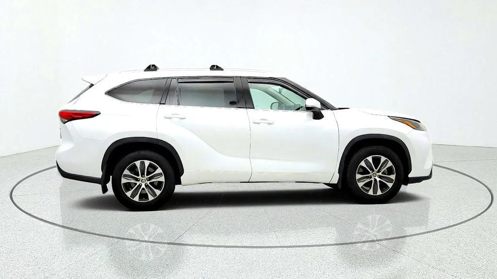 Used 2022 Not Specified Toyota XLE AWD image 4