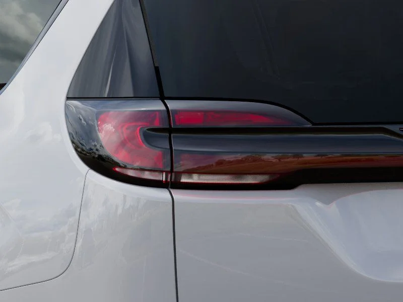 New 2027 Bright White Clear-Coat Exterior Paint Chrysler Limited image 9