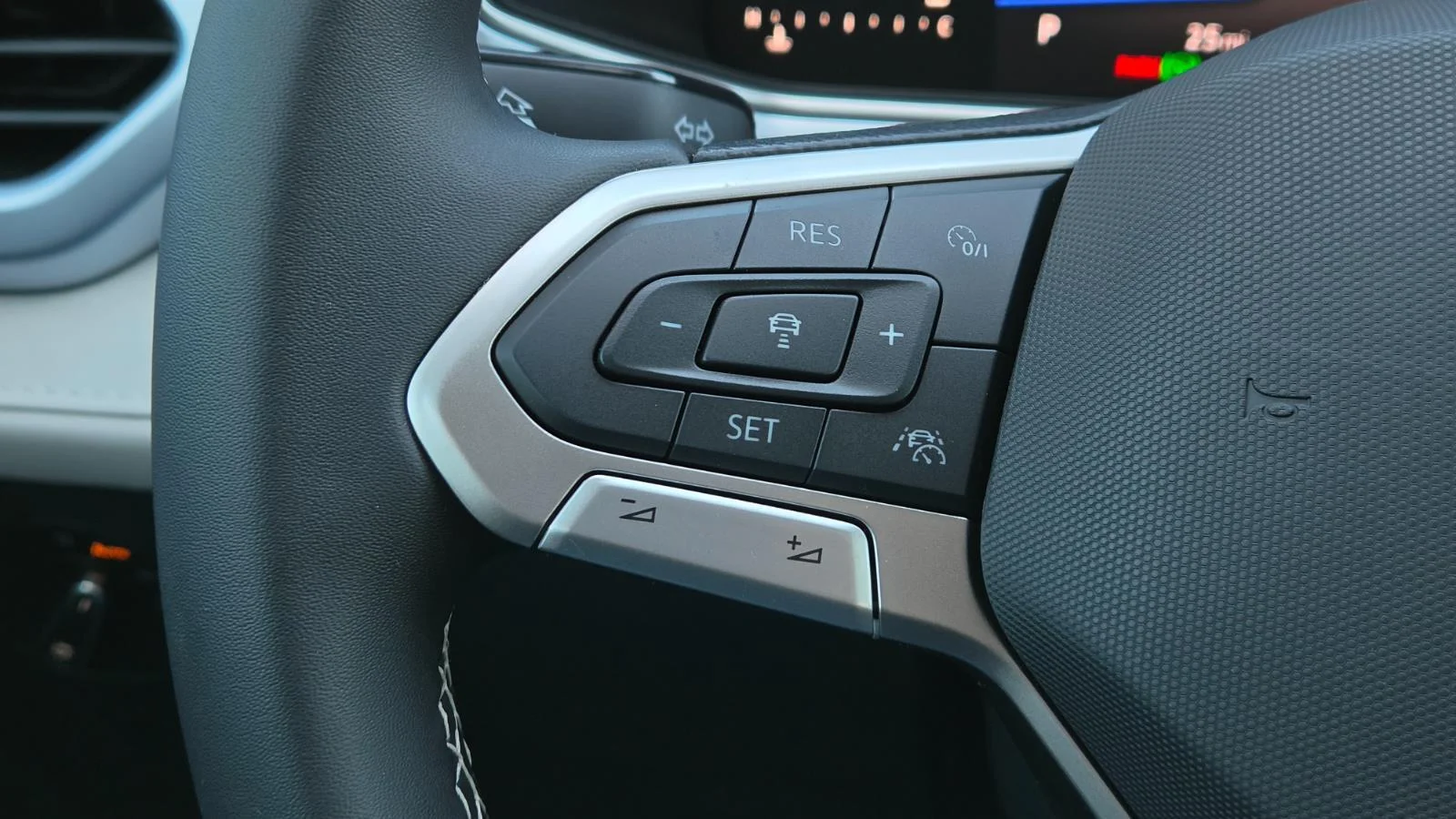2025 Volkswagen Taos SE - Photo 27