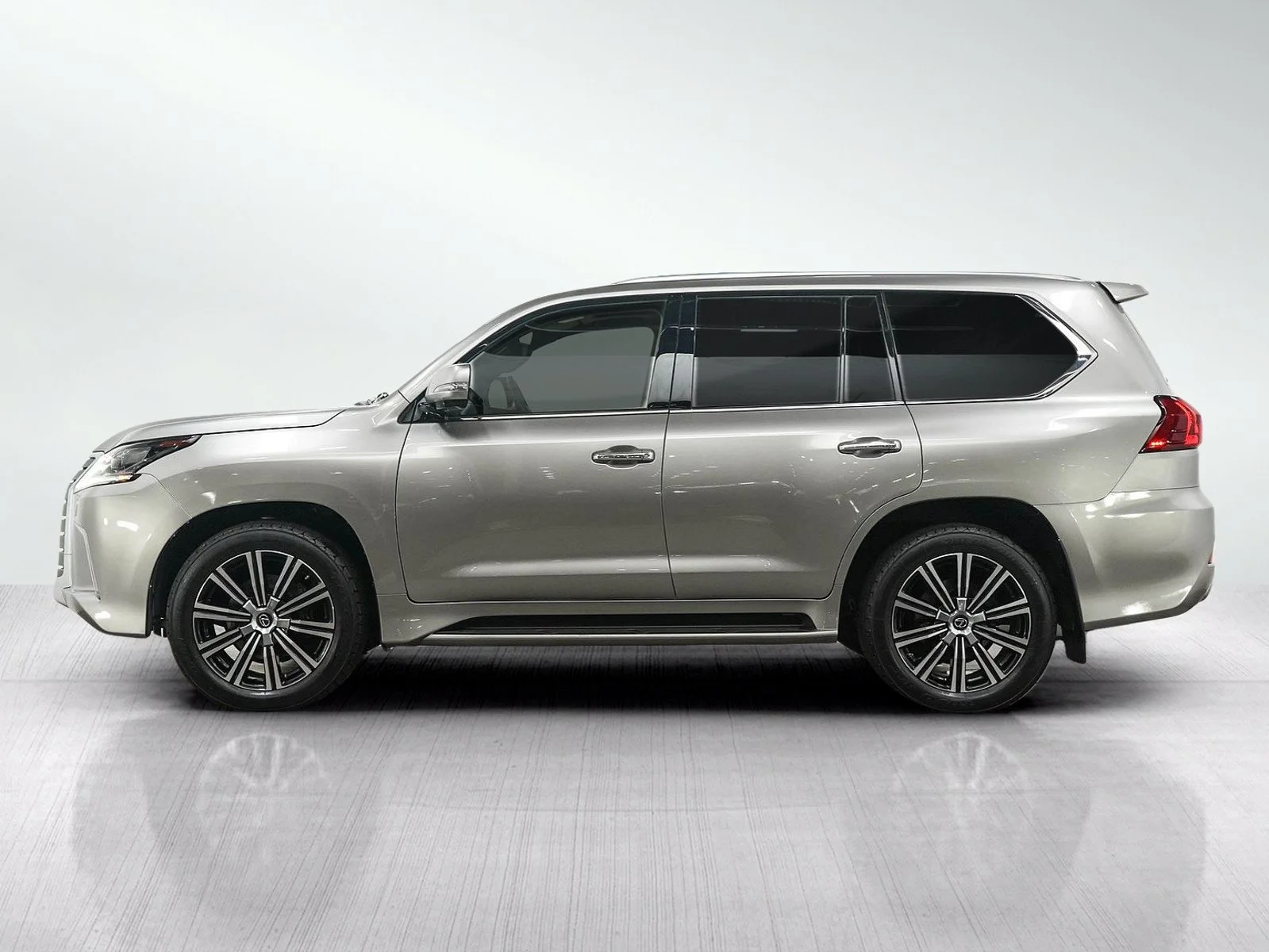 Used 2018 Silver Lexus 570 image 2