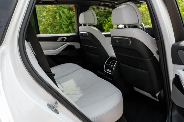 Used 2026 Alpine White BMW xDrive40i image 43