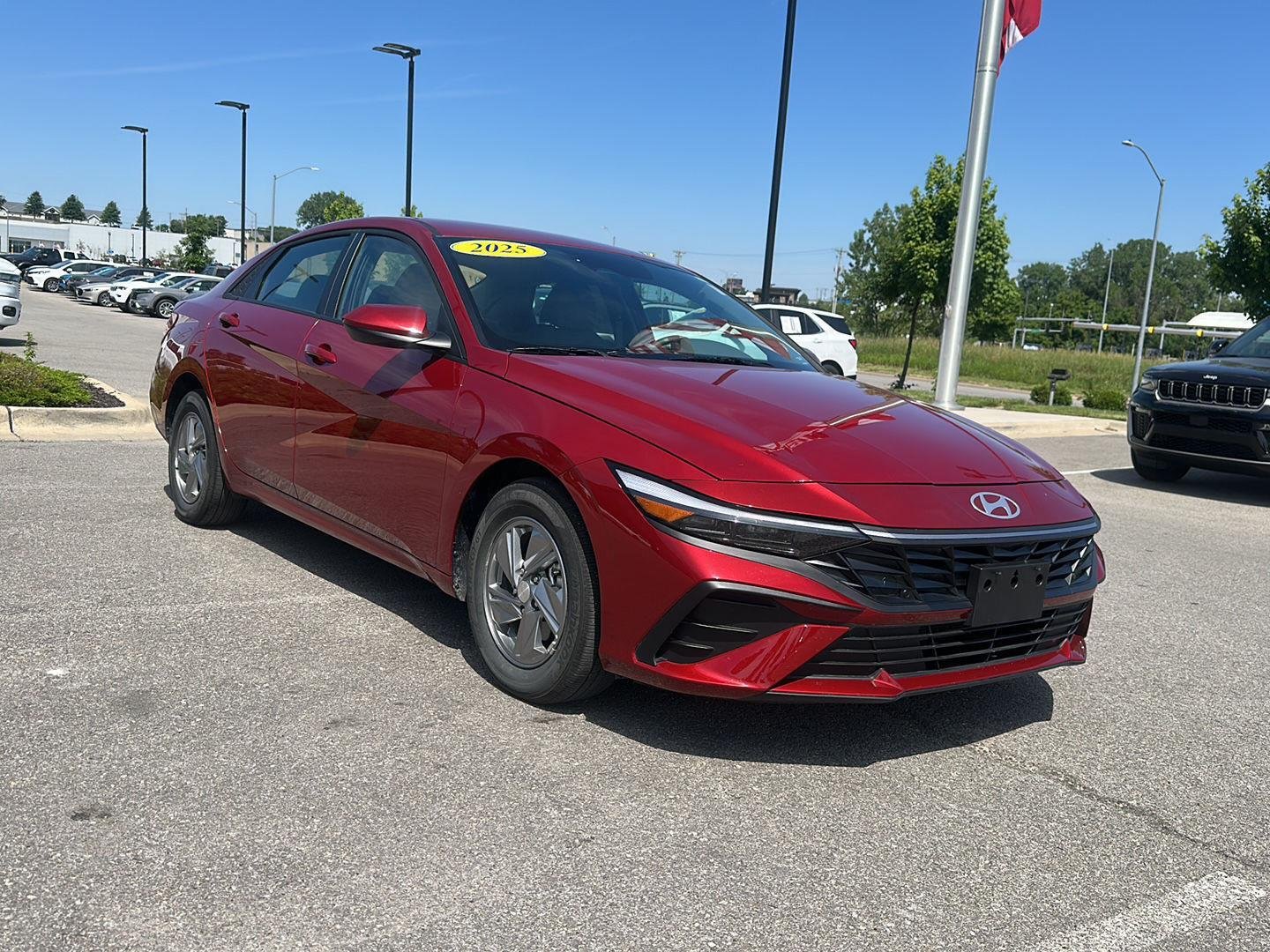 Used 2025 Ultimate Red Hyundai SE image 5