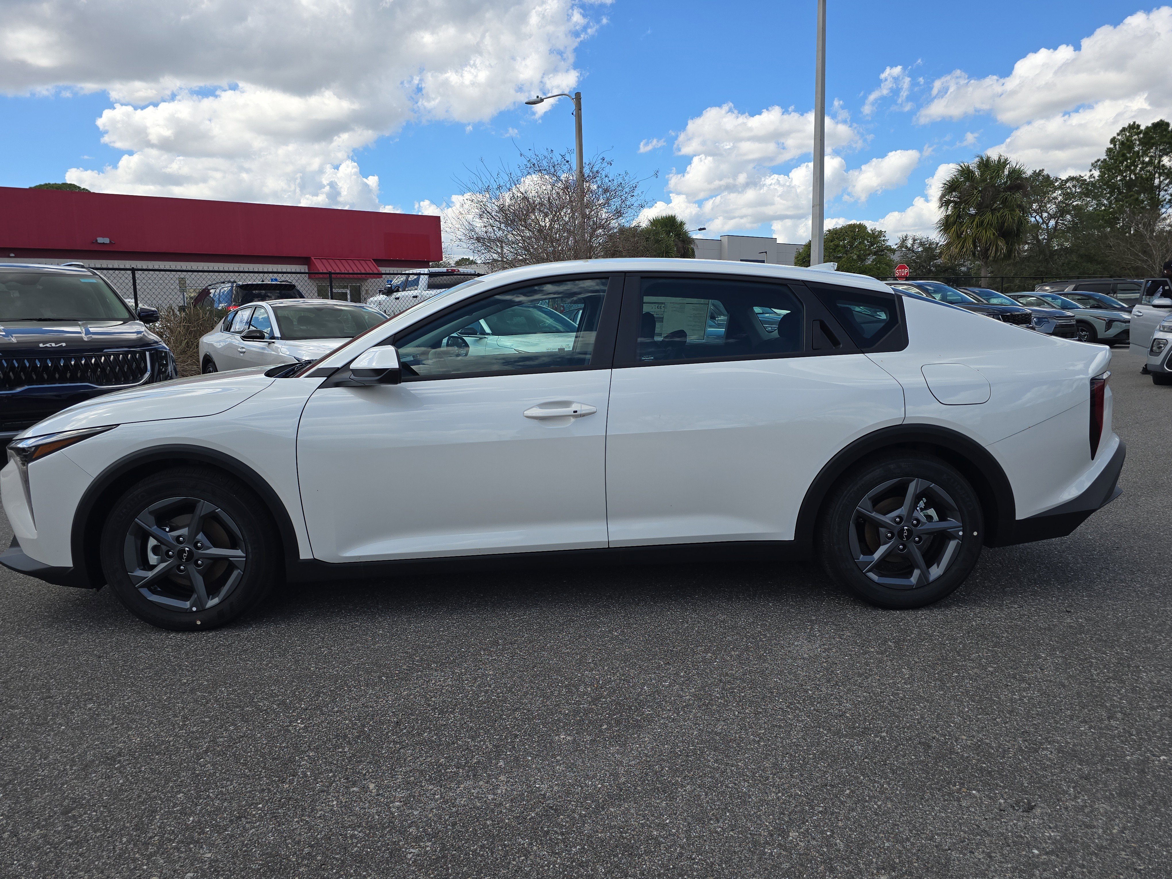 New 2026 Snow White Pearl Kia LXS image 5