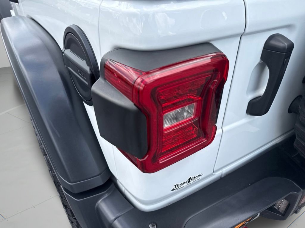 Used 2021 Bright White Clearcoat Jeep Unlimited Rubicon image 27