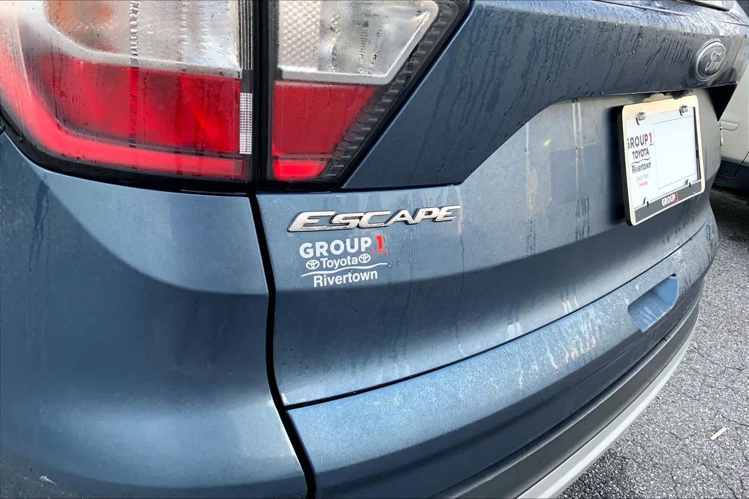 Used 2018 Blue Ford SE image 28