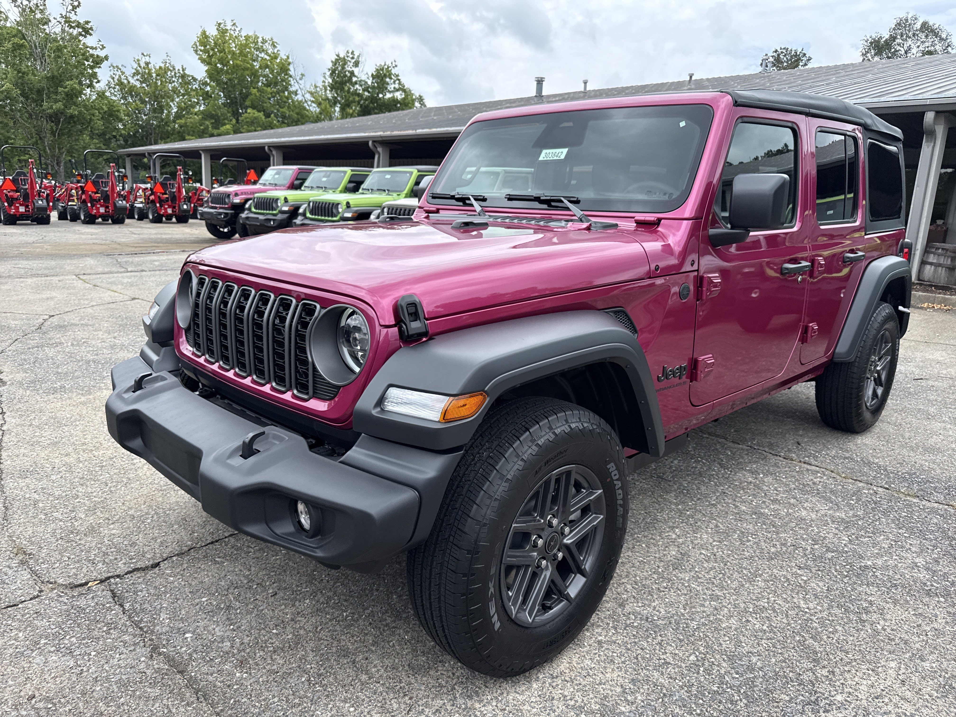 New 2026 Tuscadero Pearlcoat Jeep Sport S image 3