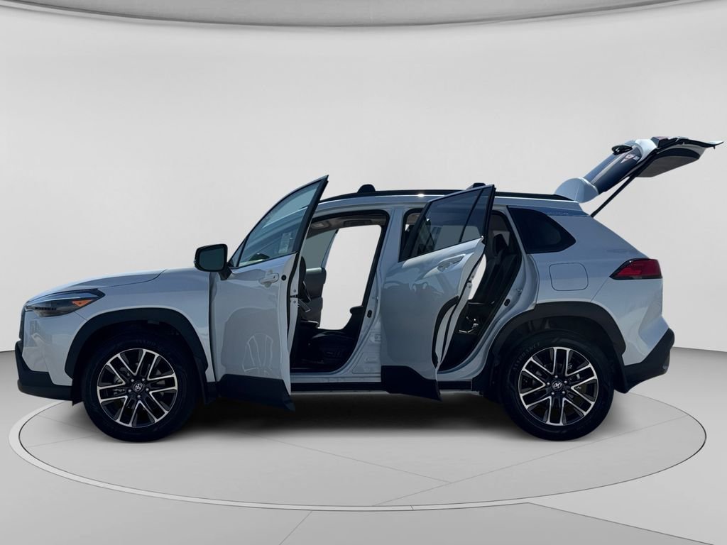 Used 2026 Pearl Toyota XLE image 27