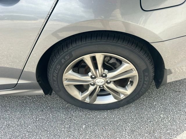 Used 2019 Gray Hyundai SEL image 9