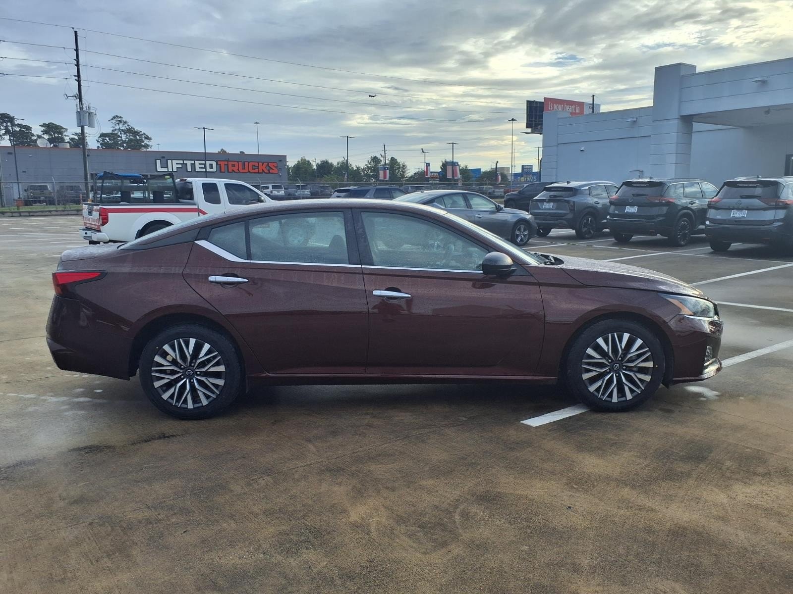 2025 Nissan Altima photo 8 of 25