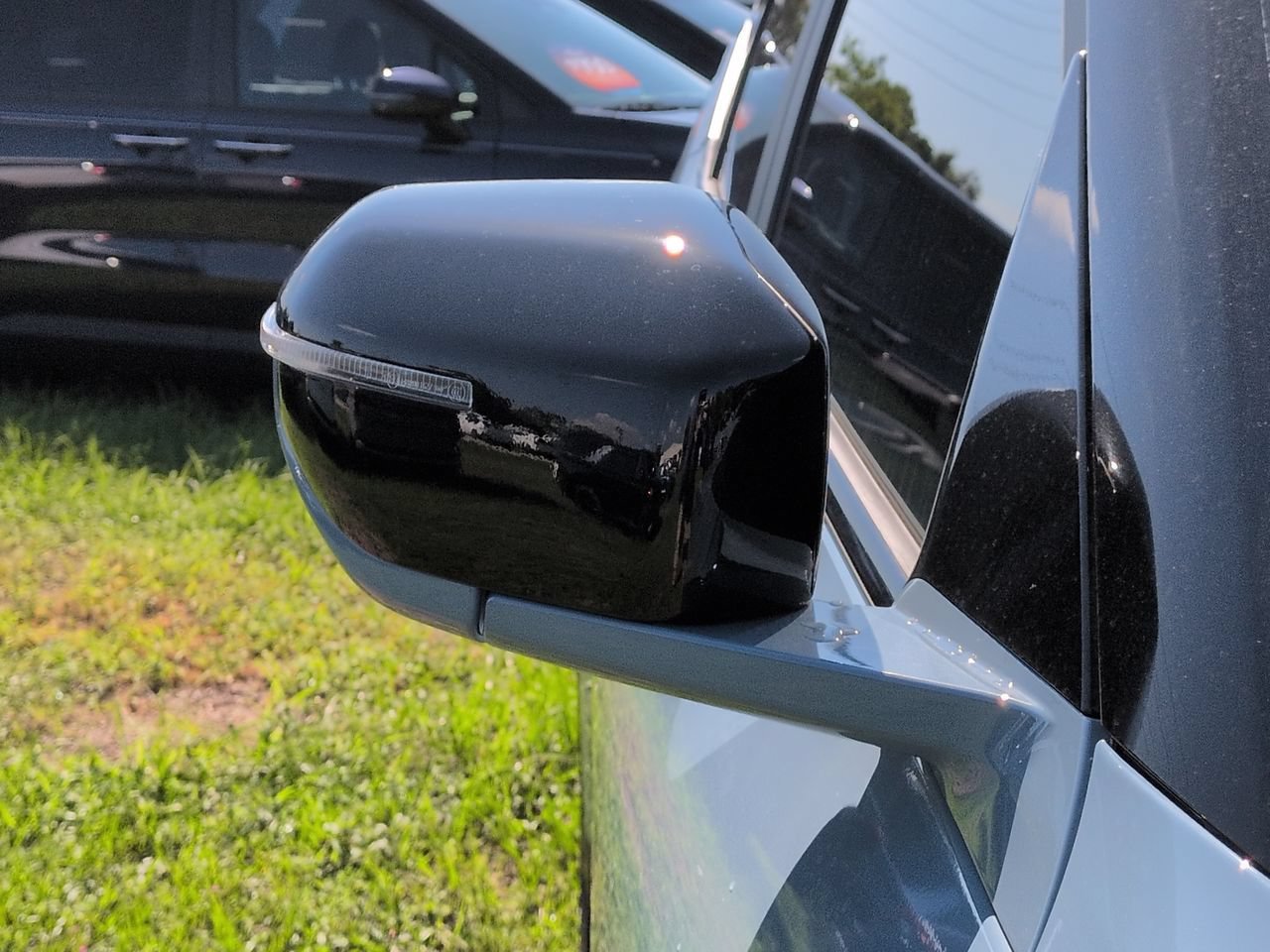 New 2027 Frost Blue / Black Roof Kia S image 12