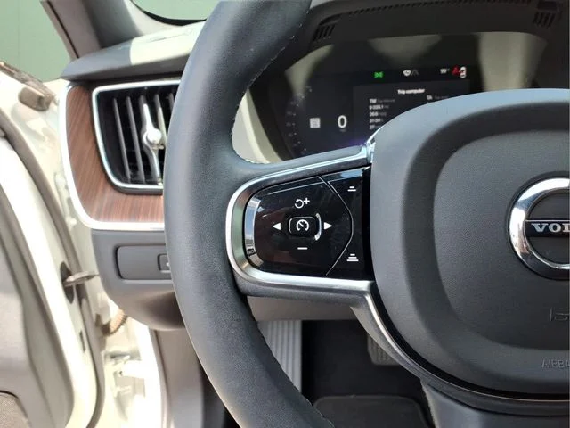 Certified Used 2023 Crystal White Volvo Plus image 25