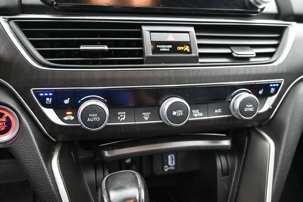 Used 2018 Modern Steel Metallic Honda Touring image 35