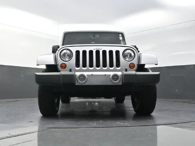 Used 2013 Silver Jeep Sahara image 29