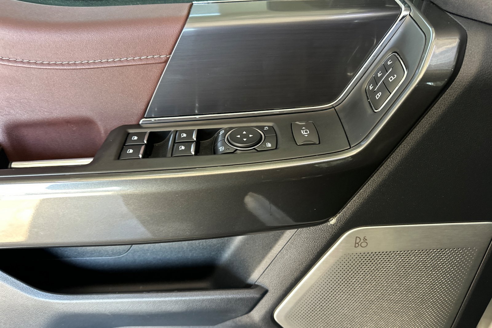 Used 2023 White Ford Lariat image 10