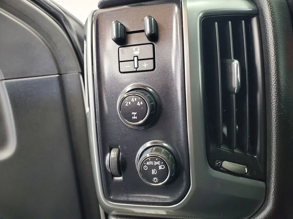 Used 2015 Summit White Chevrolet LT image 10